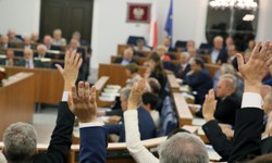 Senat łagodzi ustawę o frankowiczach. Podział kosztów jednak pół na pół
