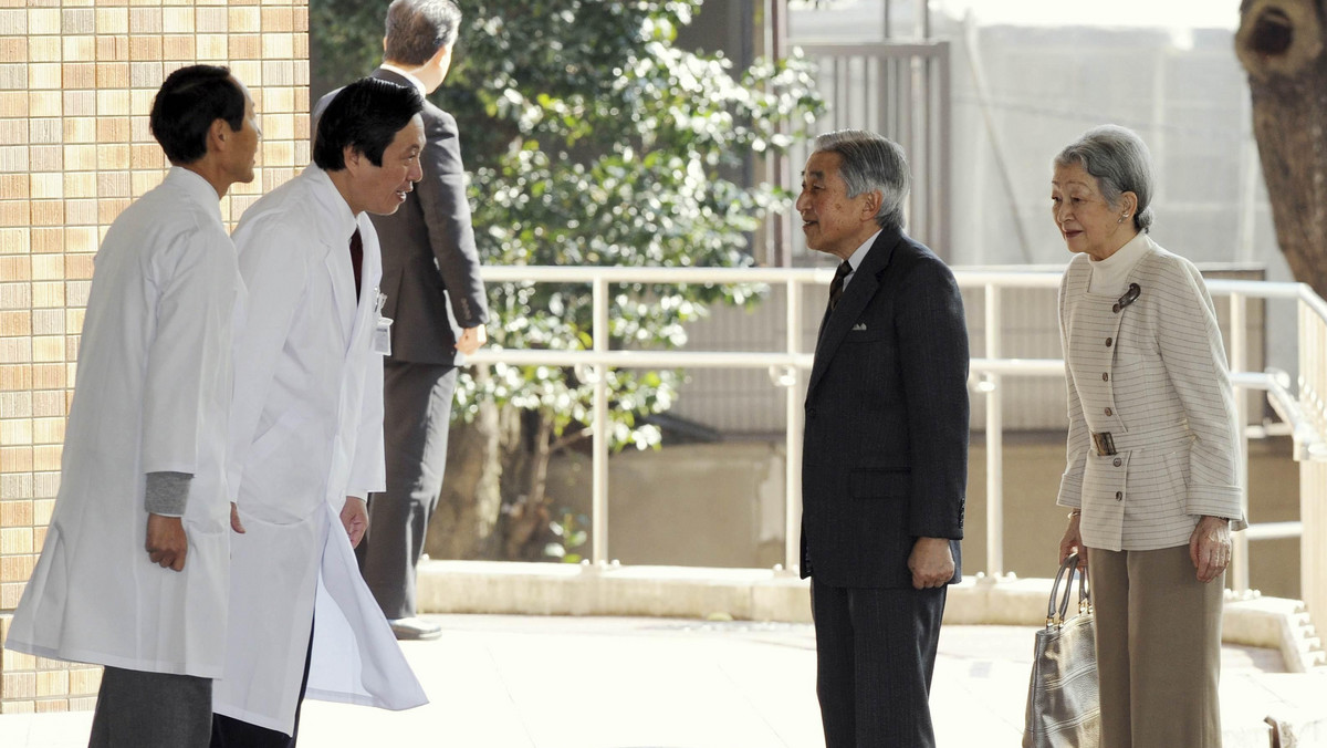 Cesarz Japonii Akihito został przyjęty do szpitala w Tokio, gdzie podda się jutro operacji serca. W ubiegłym tygodniu lekarze orzekli, że 78-letni Akihito musi przejść zabieg wszczepienia bypassów tętnic wieńcowych.