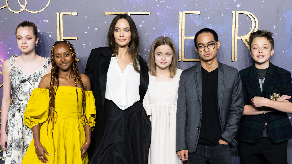 Angelina Jolie z dziećmi na premierze filmu "Eternals", 2021 r.