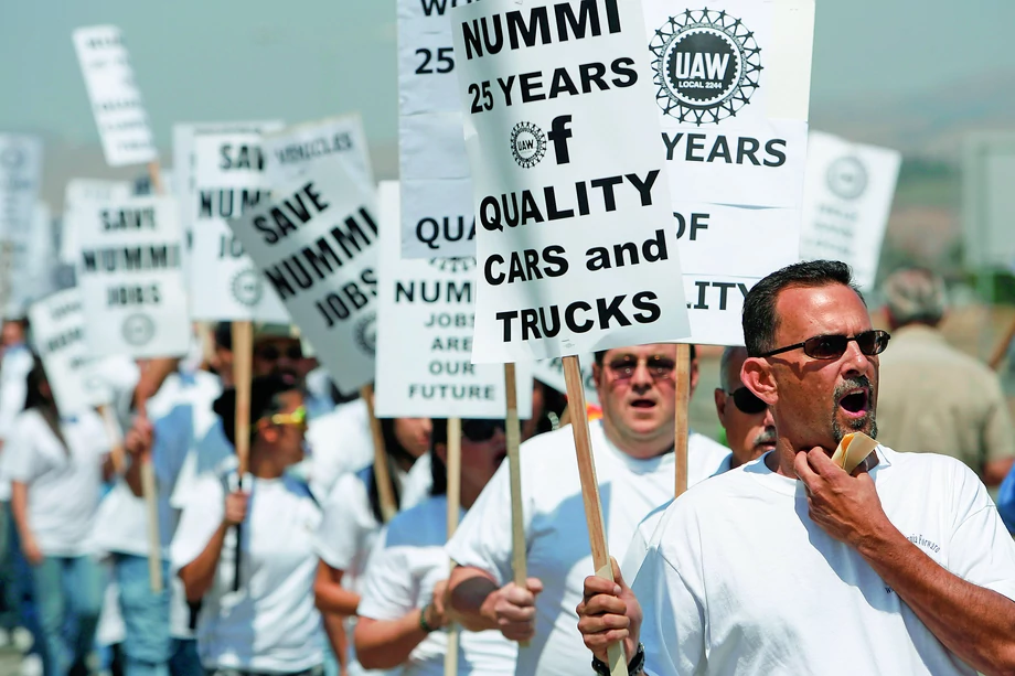 Trwający od września strajk związkowców z United Auto Workers jest wymierzony w tzw. wielką trójkę, czyli Forda, General Motors i Stellantisa.
