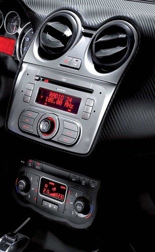 Samochód skrywa ciekawe rozwiązania techniczne