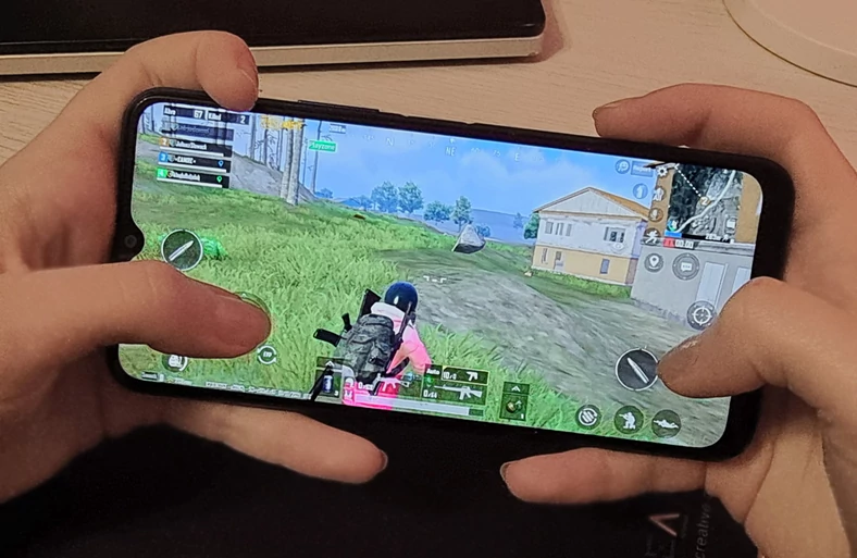 Dziesięć godzin zabawy w PUBG Mobile - tyle wystarczy, aby solidnie dać się przeciwnikom we znaki 