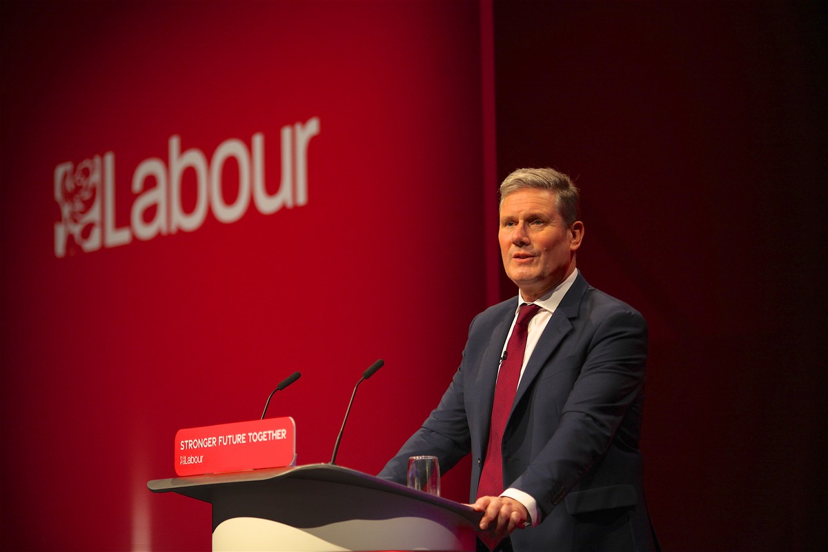 Keir Starmer chce się włączyć do wyścigu technologicznego o bezemisyjną energię
