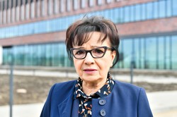 Marszałek Witek: Nie jestem osobą zamożną. Mieszkam ponad 30 lat w bloku bez windy