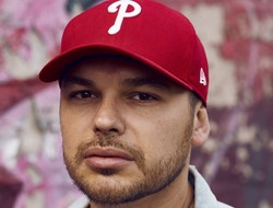 Tau w nowym nagraniu proponuje porzucenie mowy nienawiści.  Posłuchaj "Quo Vadis"