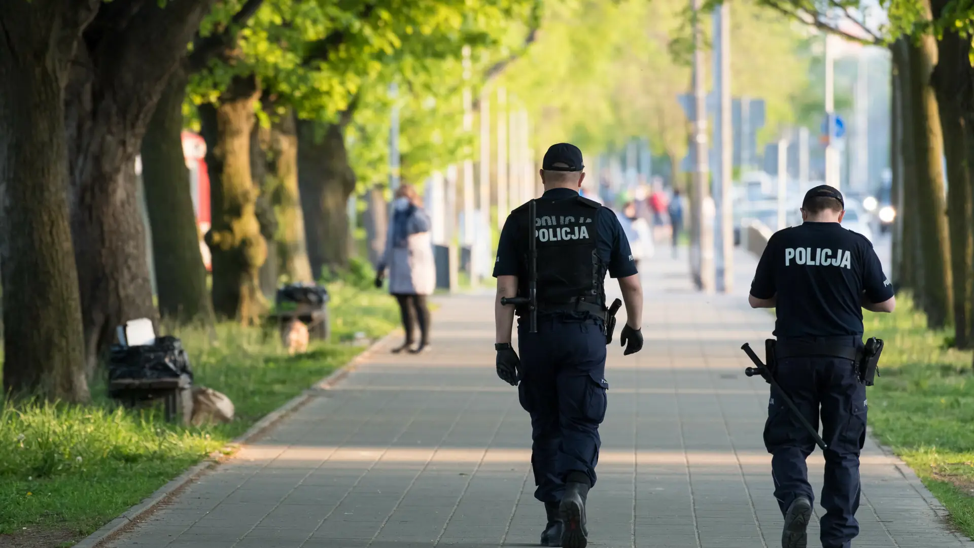 Latem bez maseczek na świeżym powietrzu? Minister zdrowia rozmawiał w sieci o zdjęciu obostrzeń