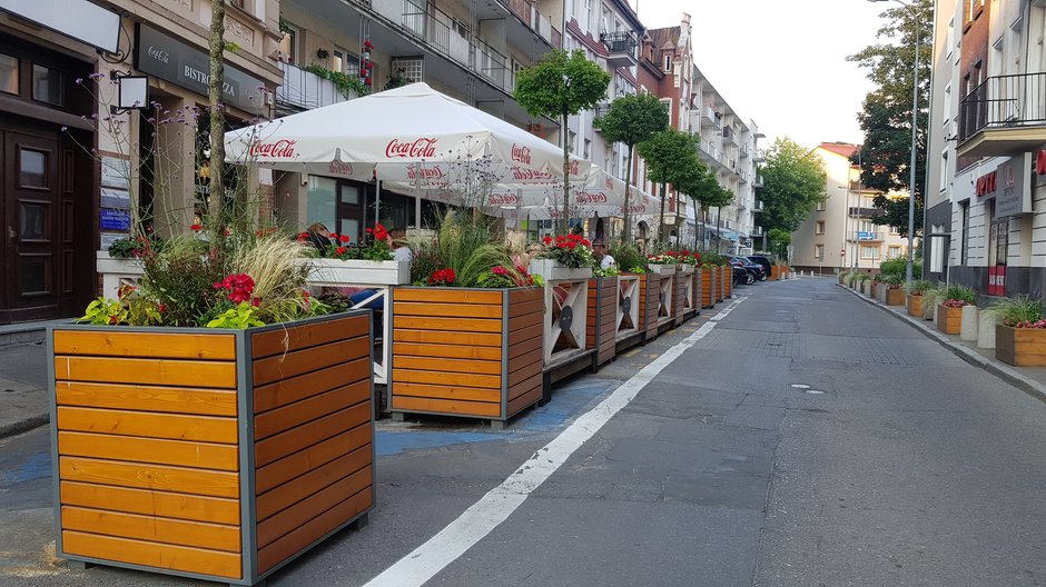 Ogródki gastronomiczne przy ul. Wełniany Rynek w Gorzowie