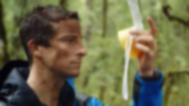 Nowy film Air New Zealand: Bear Grylls uczy zakładania maski tlenowej