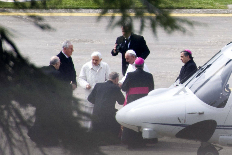 Spotkanie papieży Benedykta XVI i Franciszka w Castel Gandolfo