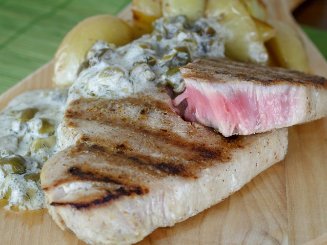 Mediteranska tuna s kaparima i mirođijom