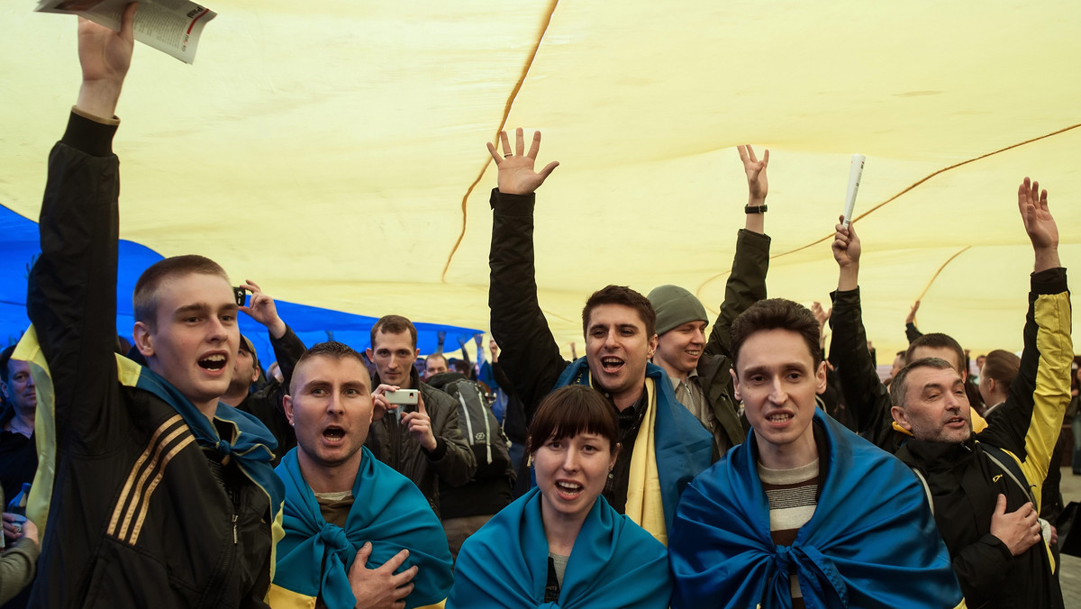 Około pięciu tysięcy osób wyszło dzisiaj na demonstrację poparcia jedności Ukrainy w Doniecku na wschodzie kraju; Donieck to jedno z centrów akcji separatystów prorosyjskich w tym regionie. Okupują tu oni administrację obwodową oraz radę miasta.