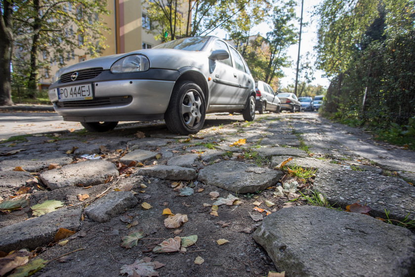 Mają pieniądze, a przesuwają inwestycje