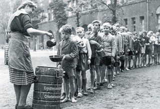 Wojna ludzi nie żywi. Jak przetrwanie zmienia człowieka?