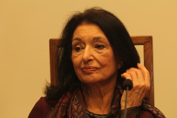 CELA JUGOSLAVIJA JU JE SANJALA, A ONA JE DO SMRTI BILA SAMO SA GLUMCEM Jelena je imala 17 godina kada je zavolela velikog šmekera