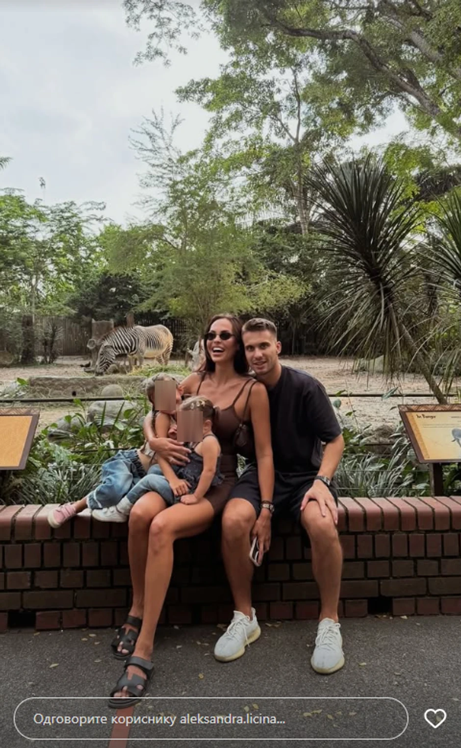 Aleksandra i Luka uživaju sa ćerkama