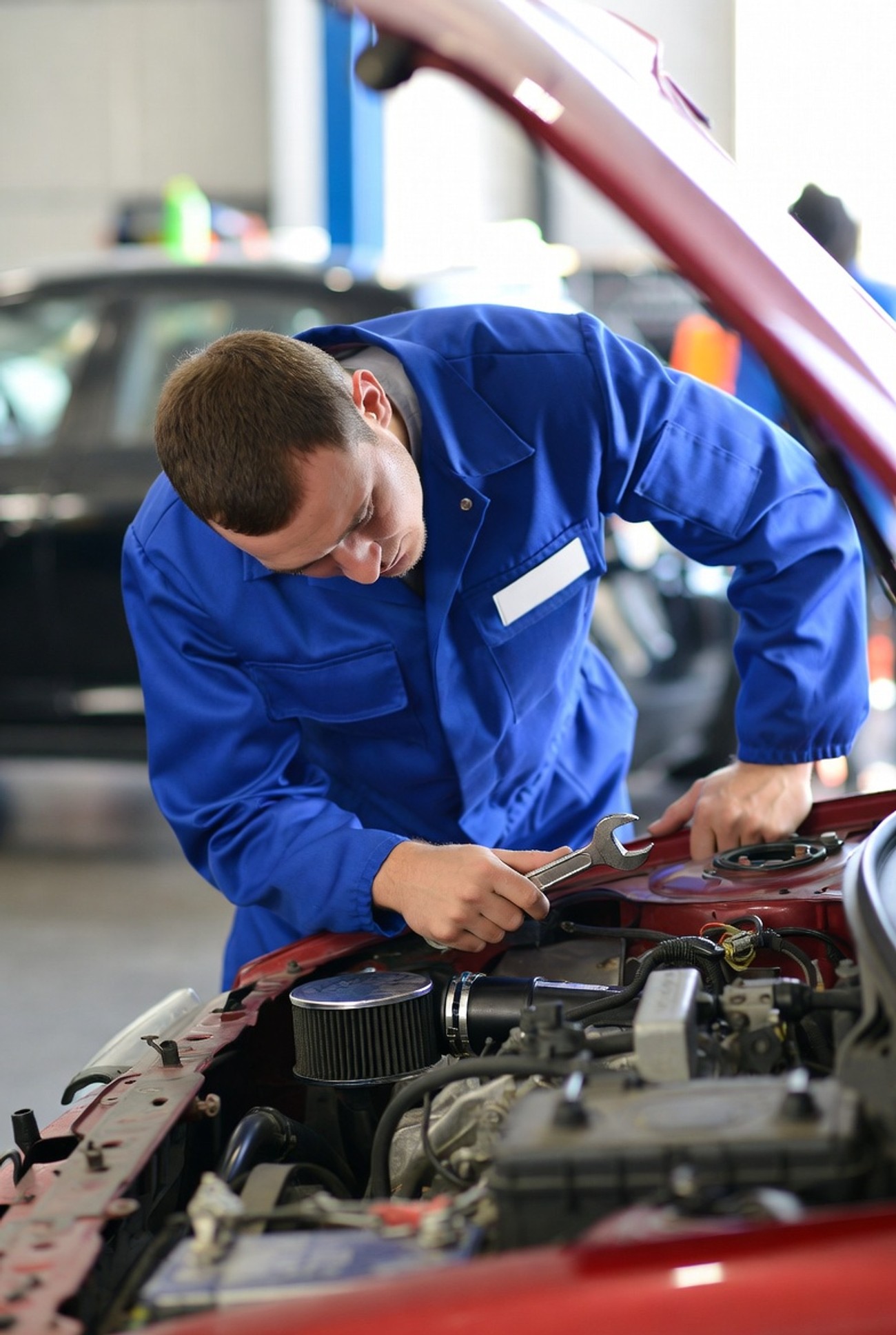 Plate preko 110.000 dinara, a majstora nema: Autolimari među najtraženijim radnicima u Srbiji