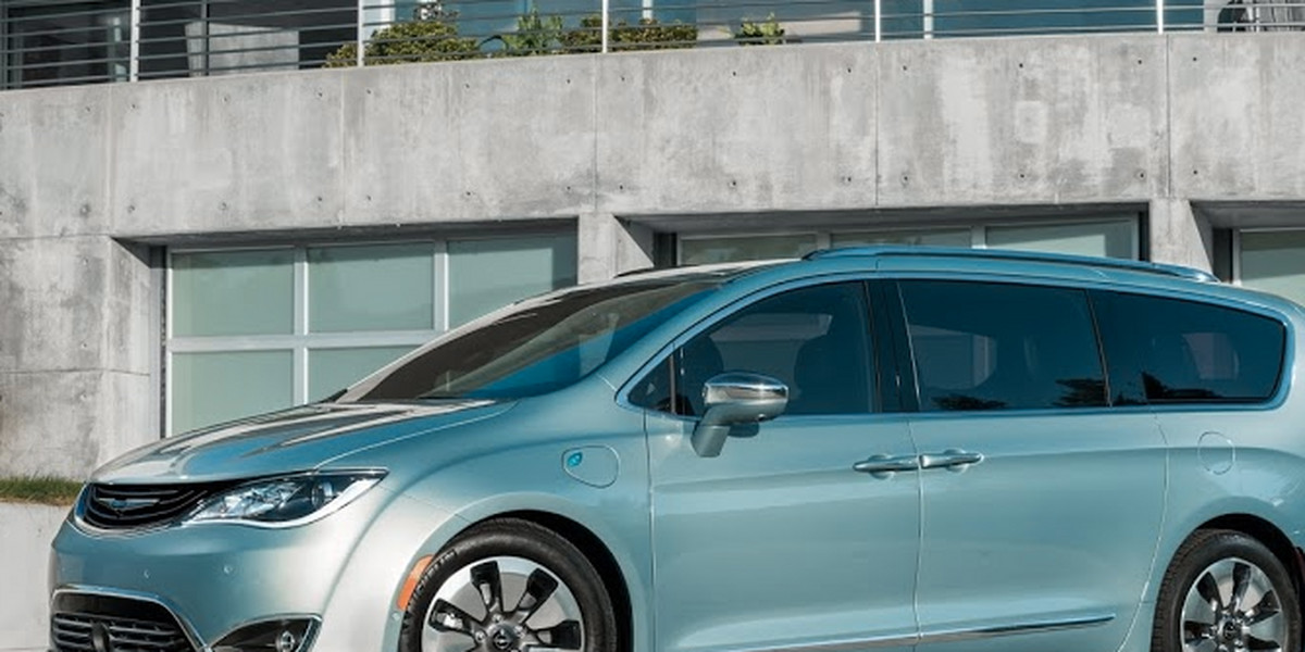 Google will soon have 100 new self-driving minivans on the road