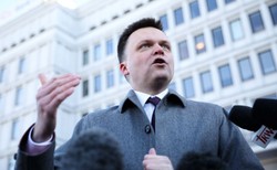 Burza po spocie Hołowni. "Mam nadzieję, że skończy jak Palikot"