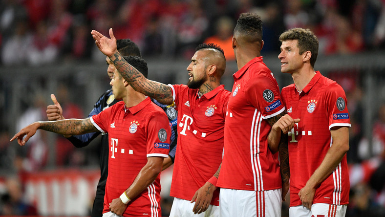 Bayern Monachium planuje spore roszady kadrowe przed nowym sezonem. Jak informuje "Sport Bild", nowy trener Niko Kovac miał tajne spotkanie z szefami klubu, na którym ustalono, że Bawarczycy będą mieli węższą kadrę, niż w poprzedniej kampanii. Gazeta donosi także o wewnętrznej liście transferowej, na którą trafiły gwiazdy mistrzów Niemiec.