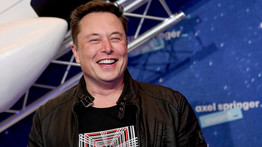 Hoppá! Elon Musk 74 éves édesanyja fürdőruhában pózol a neves sportmagazin címlapján: történelmet írt – fotók