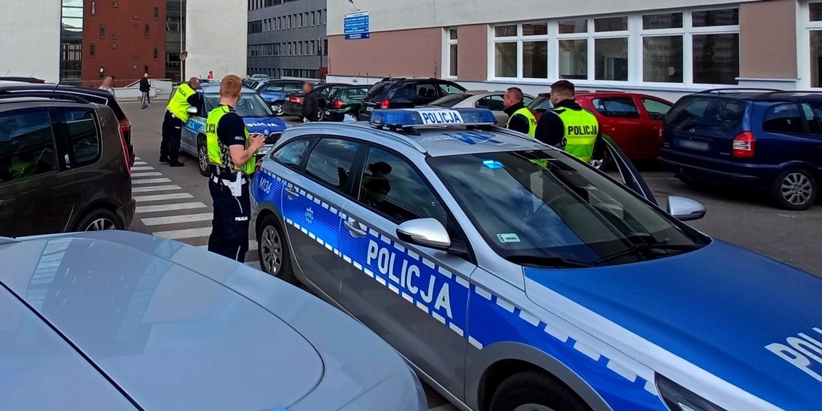 Policjanci z Białegostoku pomogli rodzicom 2-letniego chłopca. Maluch przedawkował lekarstwo. 