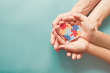 Autizmus: nem a furcsa jeleket, tüneteket kell megszüntetni