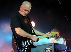 David Gilmour sponsoruje hakera