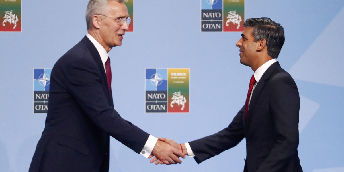 Brytyjski premier Rishi Sunak i sekretarz generalny NATO Jens Stoltenberg