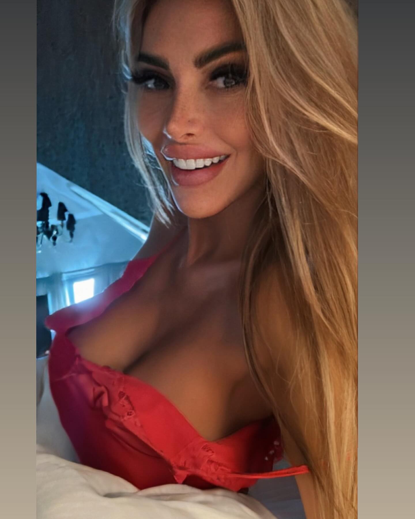 Česká modelka a playmate Denise Ayverdi známa zo šou Bachelor. 