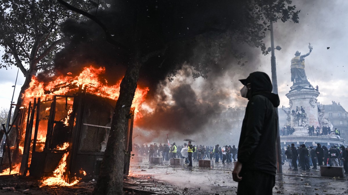 Restricții de circulație în Franța după protestele violente din weekend, în încercarea de a restabili ordinea