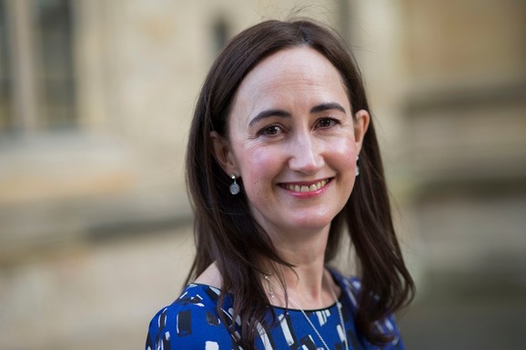 EMOTIVNO OPROŠTAJNO DELO Poslednji roman Sofi Kinsele (1969-2025) otkriva njenu priču: "Naučila sam da mogu da živim s rakom"