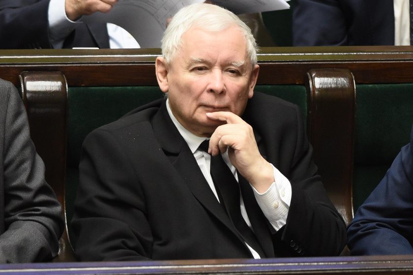 Jarosław Kaczyński, Ryszard Terlecki  i Beata Mazurek nieobecni podczas minuty ciszy dla Pawła Adamowicza