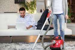 Ktoś musi to robić, ale nikt nie chce. Obowiązki domowe, które zabijają związek