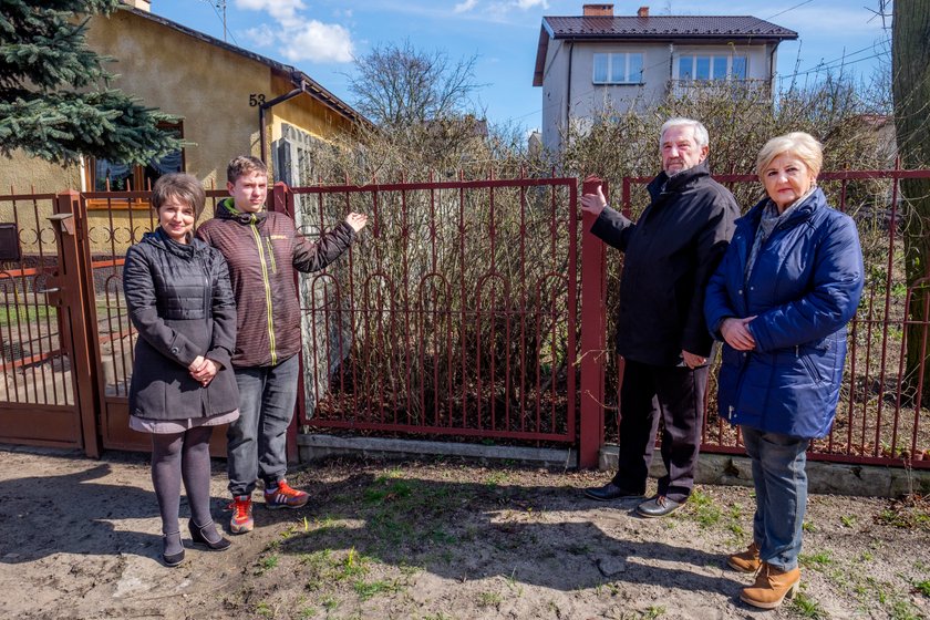 Mieszkańcy nie mogą swobodnie wjechać na swoją posesję