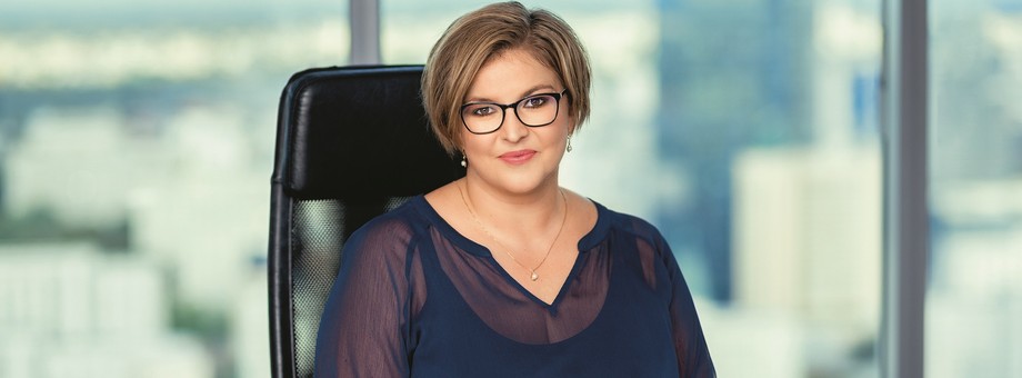 Dr Maria Banaszak – certyfikowana specjalistka psychoterapii uzależnień w Ośrodku Leczenia, Terapii i Rehabilitacji Uzależnień MONAR w Głoskowie, psychoterapeutka poznawczo--behawioralna oraz badaczka społeczna. Pełnomocniczka Zarządu Głównego Stowarzyszenia MONAR ds. Badań i Rozwoju oraz dyrektor Hostelu dla osób z zaburzeniami psychicznym