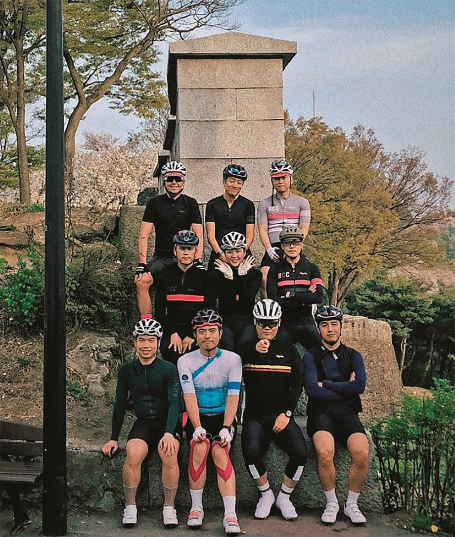 Dzięki członkostwu w klubie Rapha Cycling Club mogłem „pokręcić” w peletonach w San Francisco, Kopenhadze, Tel Awiwie czy Osace