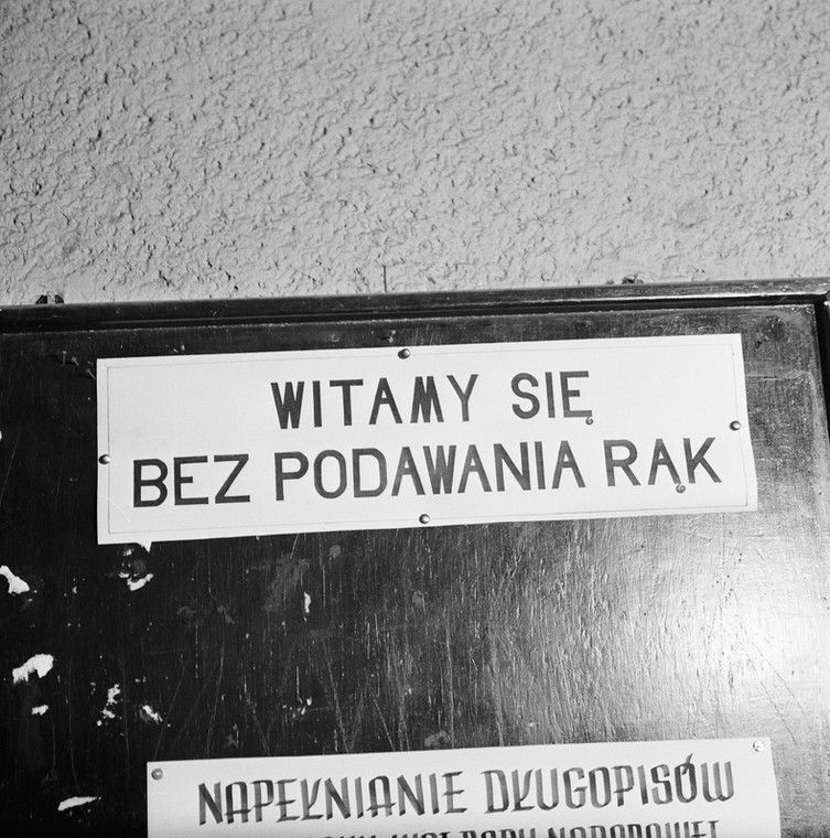 Hasło "Witamy się bez podawania rąk"