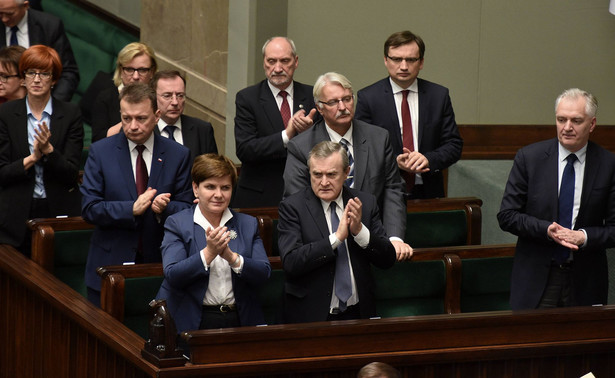 PO gra na kompromitację PiS. Z konstruktywnym wotum nieufności w tle