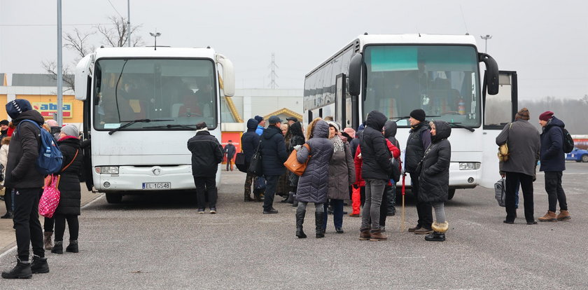 Na zdjęciach siła, a naprawdę obawa przed klapą? Jesteśmy w autokarze, który zmierza na protest