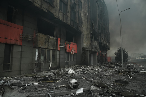 Zniszczenia po rosyjskim ataku na Kijów