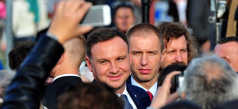 Pogoda opóźnia wylot prezydenta Dudy na Węgry. Na lotnisku Sarmellek panuje mgła
