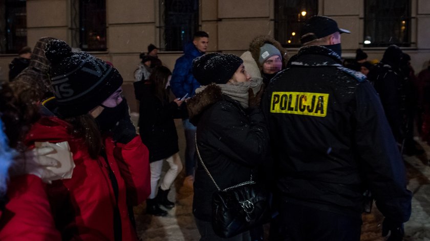 Policjantowi puściły nerwy? Kontrowersyjne nagranie z Zakopanego