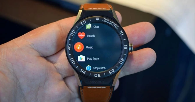 Dzięki Androidowi Wear 2.0 Sklep Play jest bezpośrednio w zegarku.