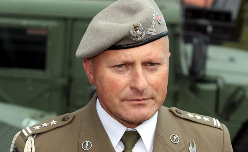 Na zdjęciu archiwalnym z dnia 13.06.2011. ówczesny dowódca jednostki GROM płk. Jerzy Gut