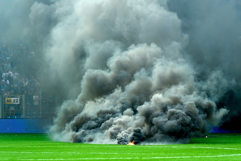 Skandal w Poznaniu. Kibice "Kolejorza" nie pozwolili dokończyć meczu Lech - Legia