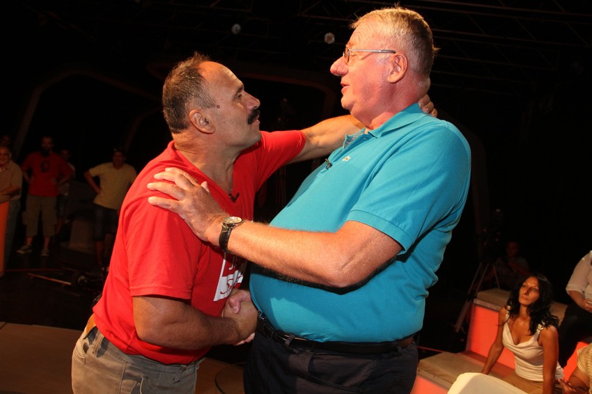 Zagrljaj: Zmaj od Šipova i Vojislav Šešelj