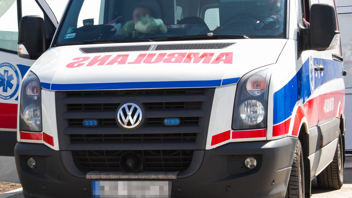 Do tragicznego w skutkach wypadku doszło na autostradzie A4 w pobliżu Kleszczowa w powiecie gliwickim. Samochód osobowy uderzył tam w naczepę ciężarówki. Zginęła jedna osoba. O sprawie poinformowało radio RMF FM.