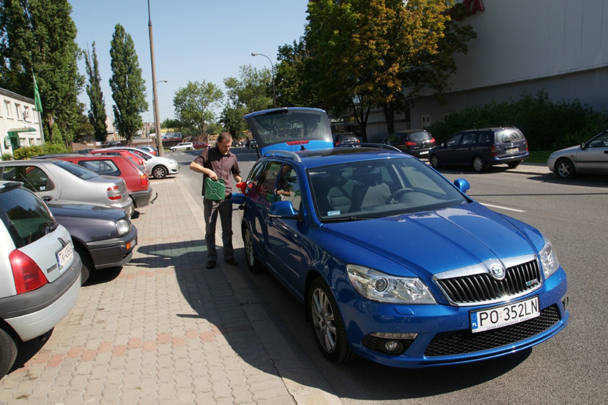 Jeśli sprowadzimy z kraju unijnego auto używane krócej niż sześć miesięcy, musimy zapłacić VAT.