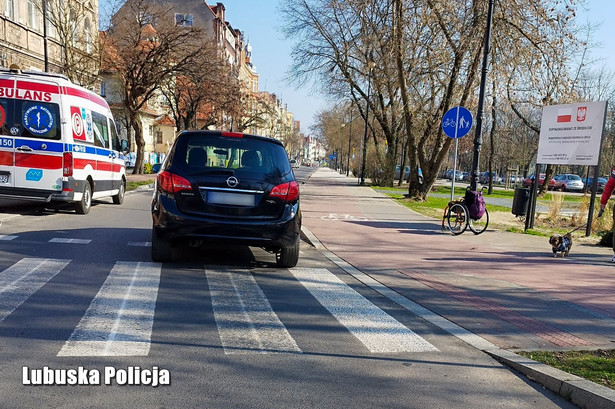 Funkcjonariusz udzielił jej pierwszej pomocy przedmedycznej i powiadomił odpowiednie służby