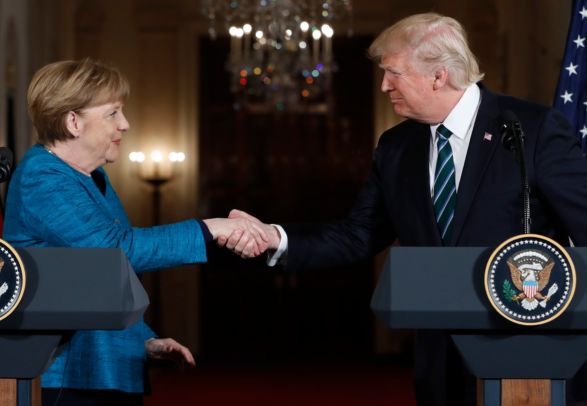 Bývalá nemecká spolková kancelárka Angela Merkelová a Donald Trump.